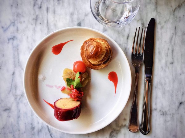 Comment cuisiner des escalopes de veau tendres à la poêle sans ajouter de matière grasse?